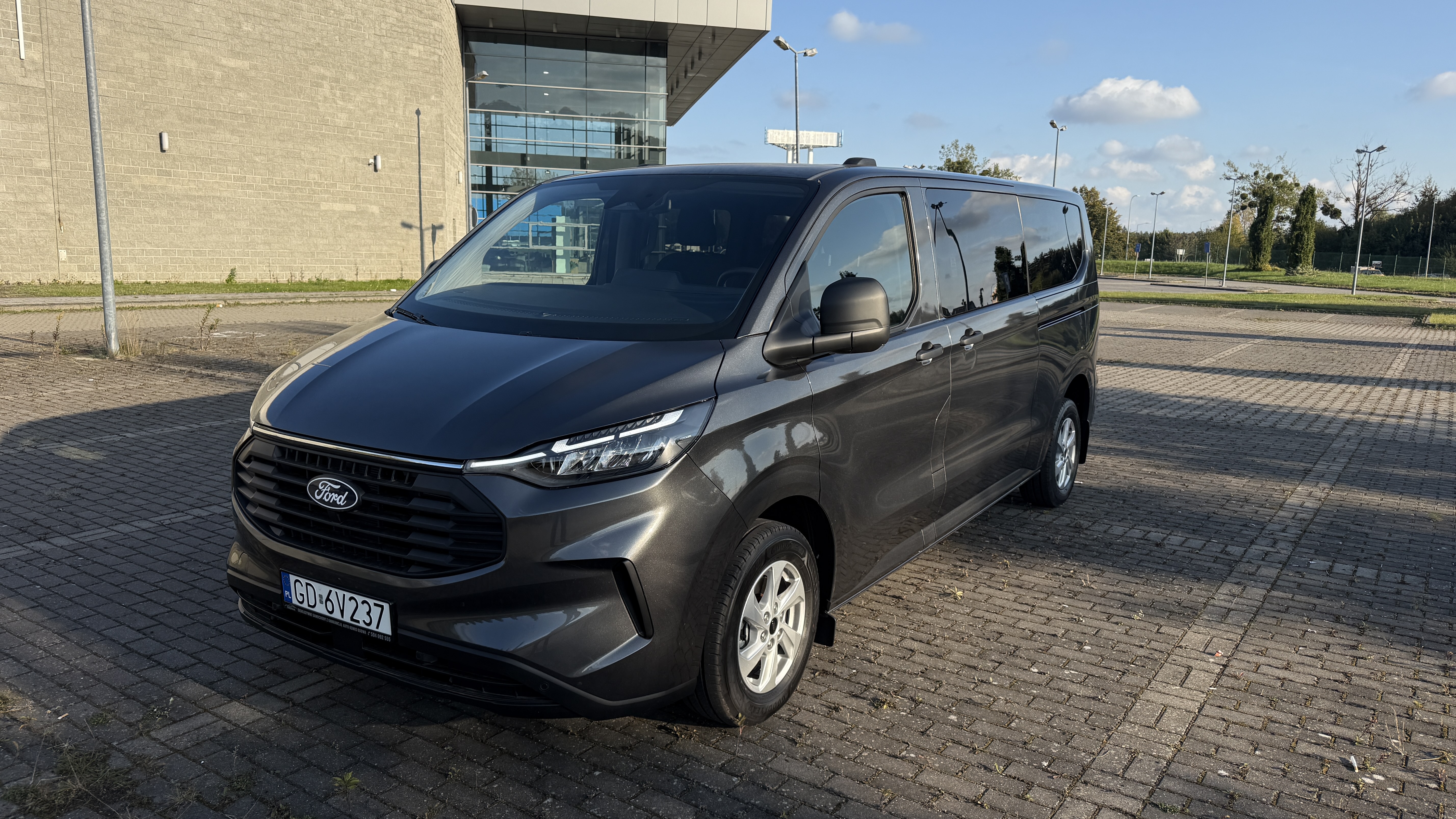 FORD TOURNEO CUSTOM LONG 8 OSOBOWY AUTOMAT